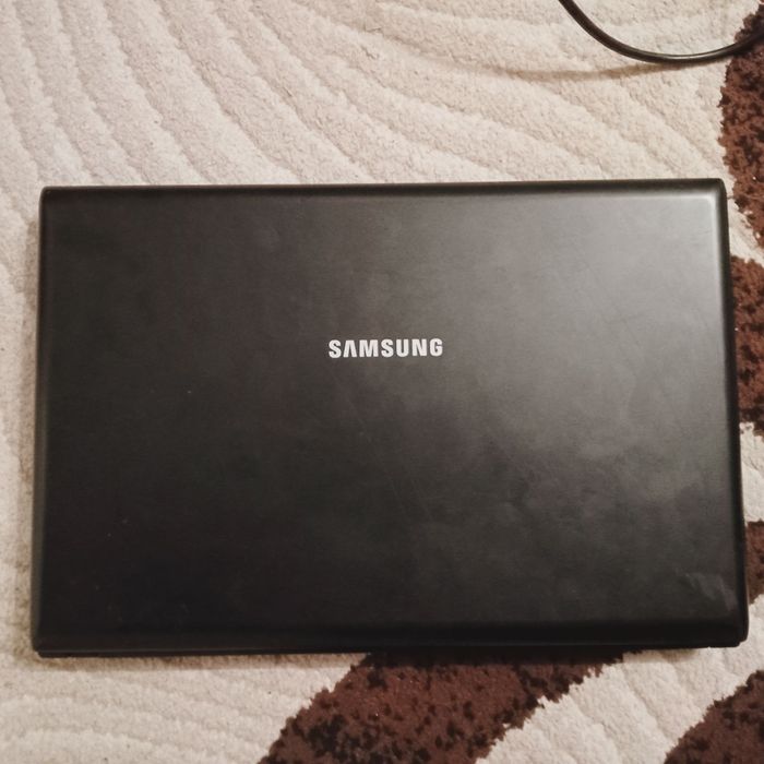 Продаю ноутбук,частково робочий