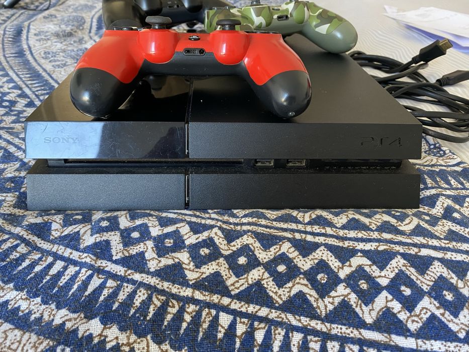 PS4 completo com 3 comandos