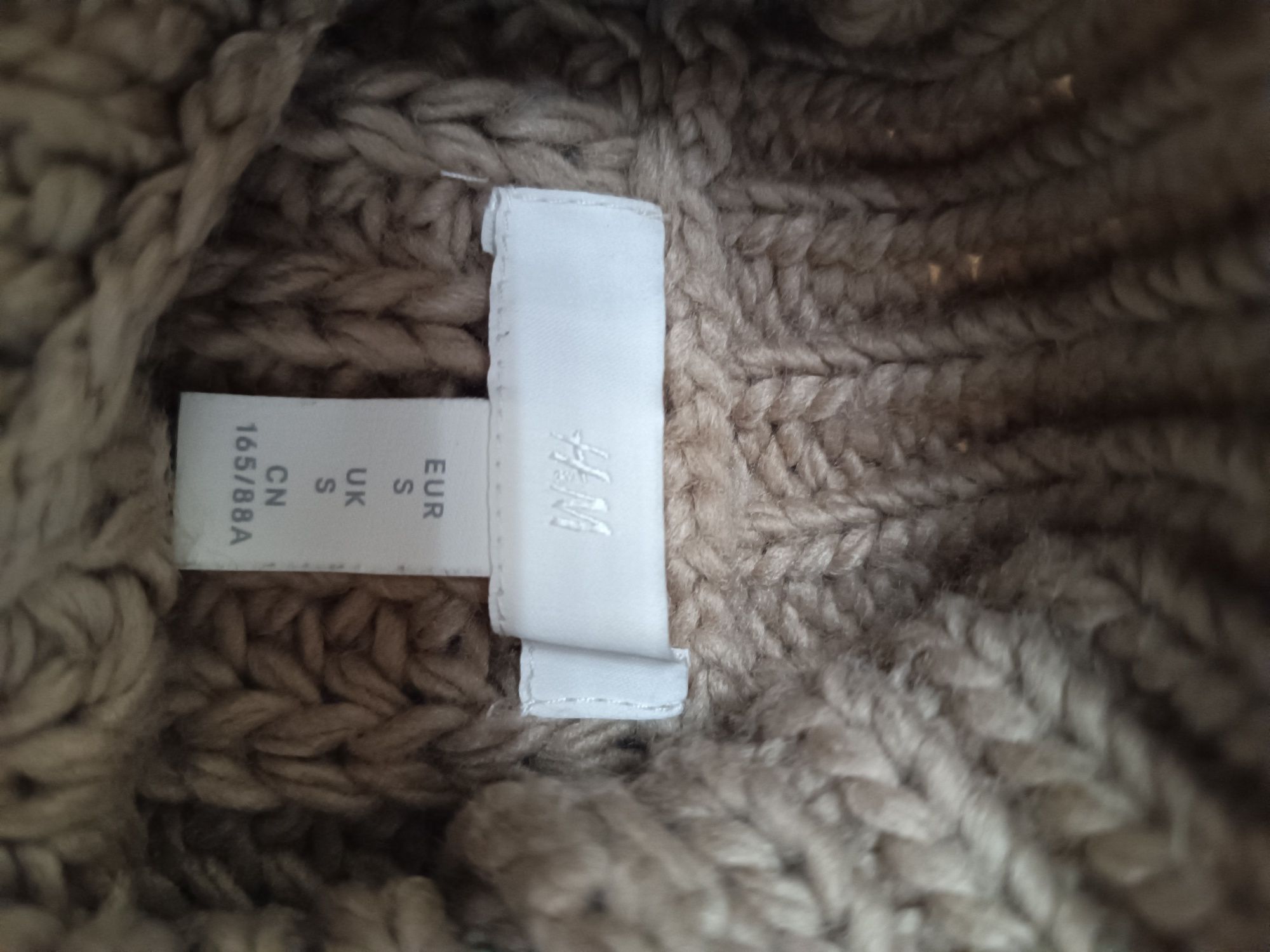 Светр    H&M короткий