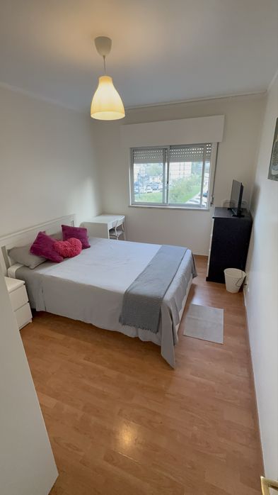 Quarto para casal em Odivelas a 600 m da estação