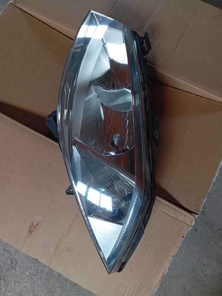 Ótica esquerda Renault Megane