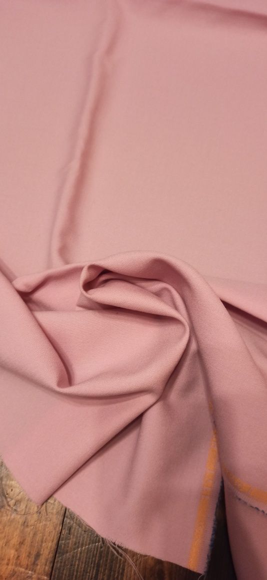 Tkanina ubraniowa 150 cm x 80 cm kupon różowa