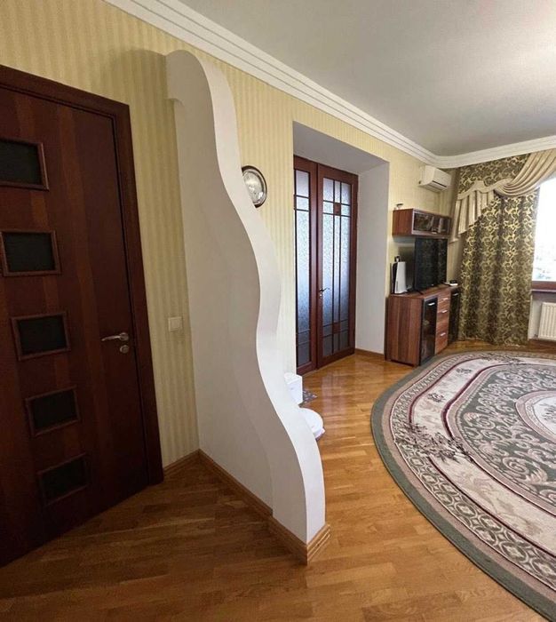 4-кімнатна квартира в центрі міста по вул. Ріхтера