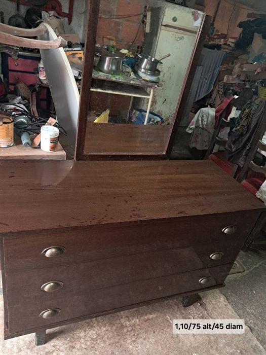 Comoda tres gavetas com espelho