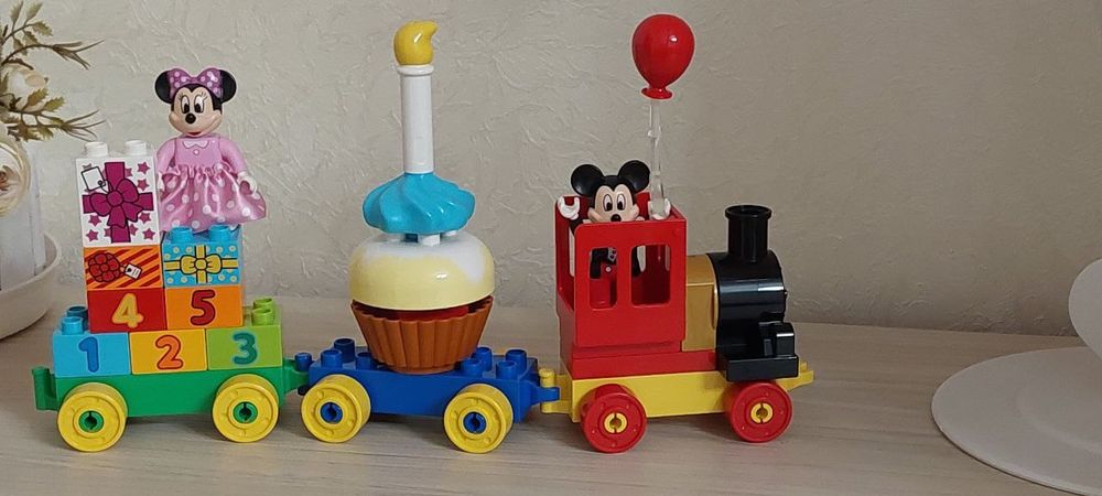 Конструктор LEGO® DUPLO® Disney 10597 День нарождення с Мікки и Мінні