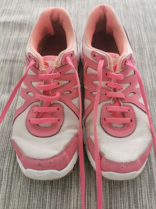 Ténis Nike (Tamanho 38,5)