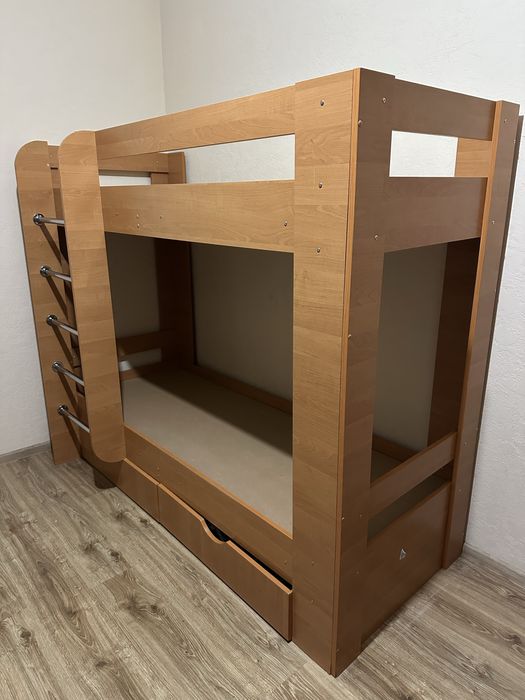 Двухъярусная кровать/Двоярусне ліжко