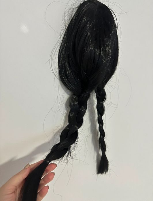 Peruka wednesday Adams włosy czarne długie warkocze