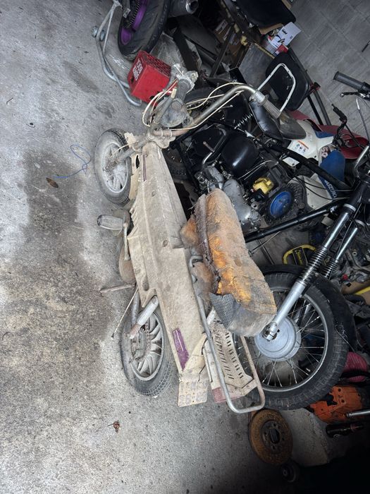 Moto antiga para restauro