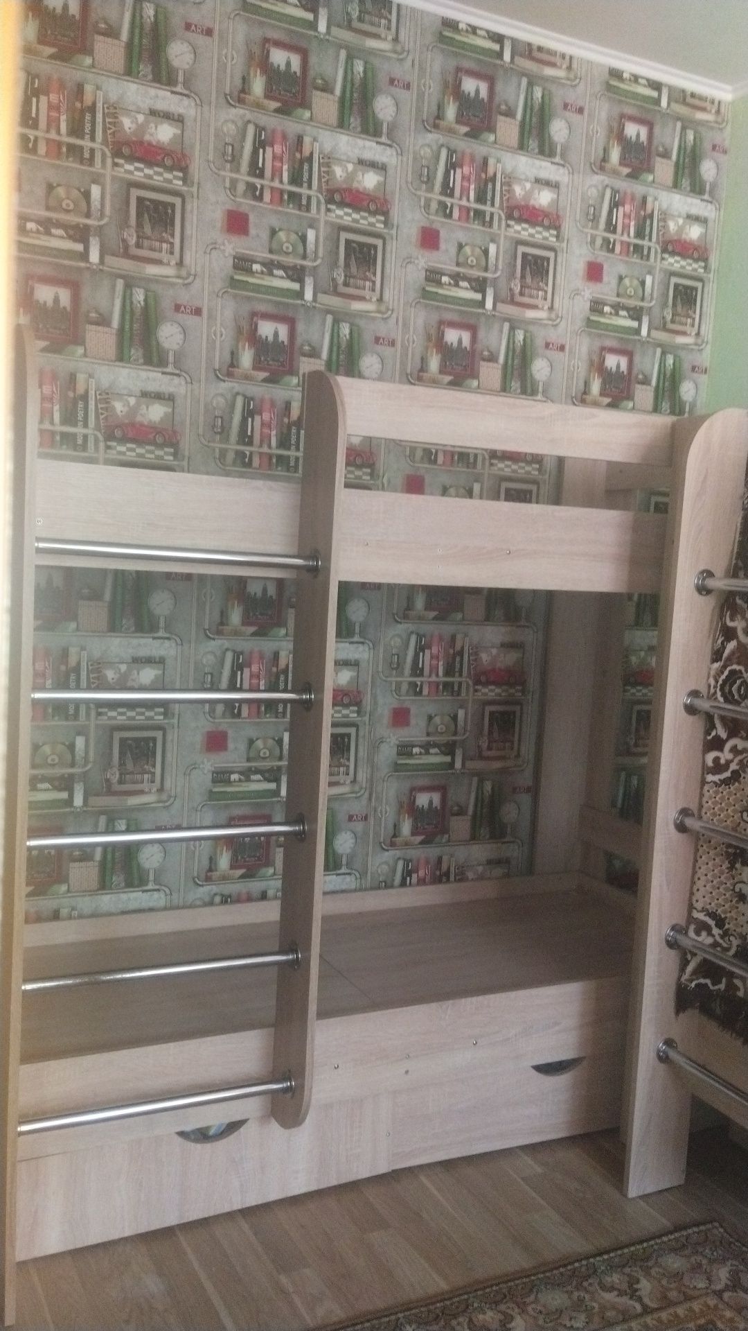 Продам Двухъярусную кровать б/у