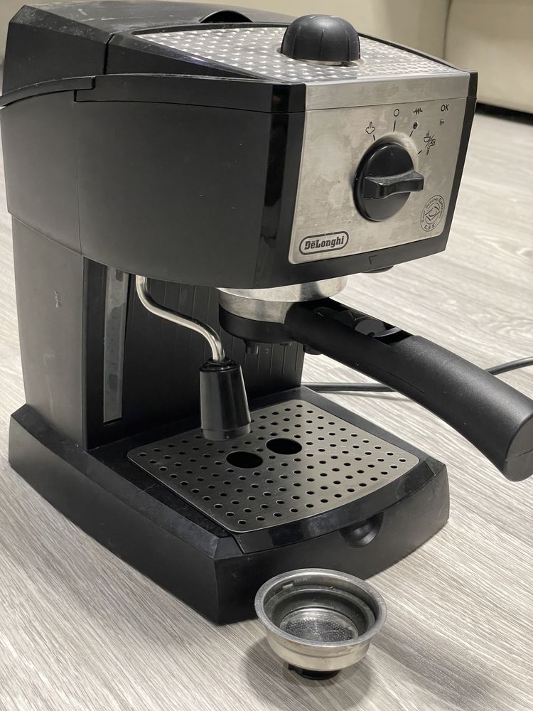 Кавоварка DeLonghi EC155