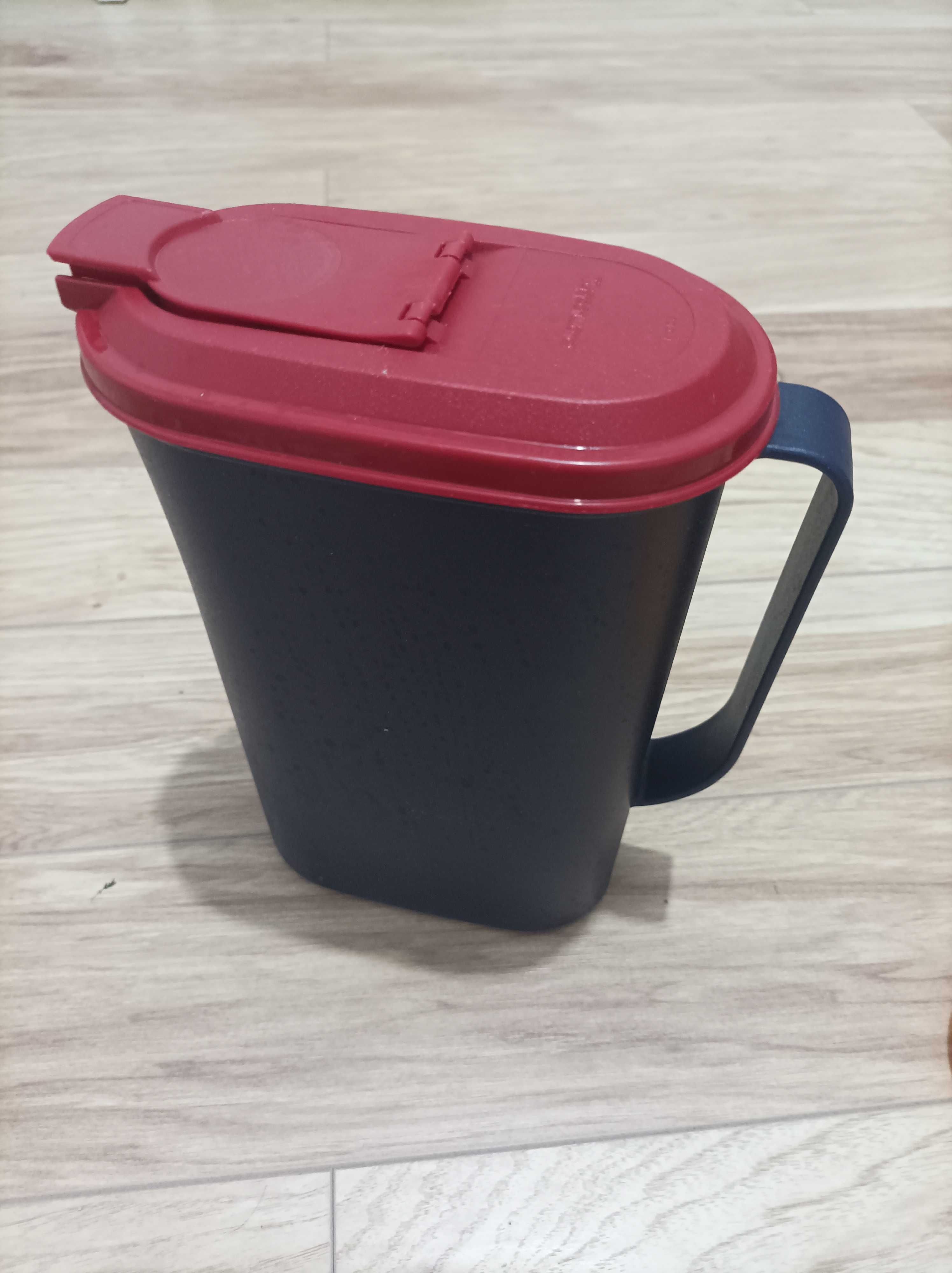 Dzbanek Tupperware