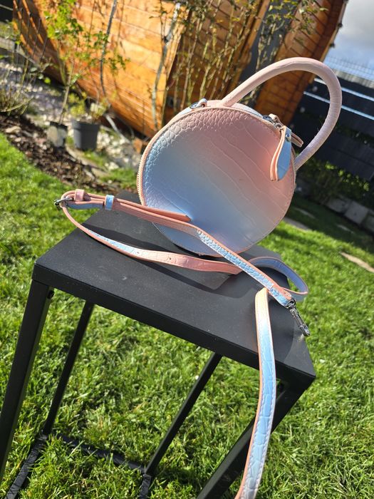 Przepiękna torebka kuferek okrągła, ombre porfair, róż i błękit