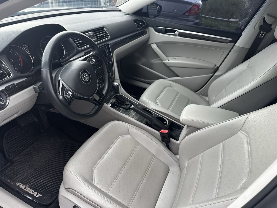 Фольксваген пасат B8  SE в отличном состоянии