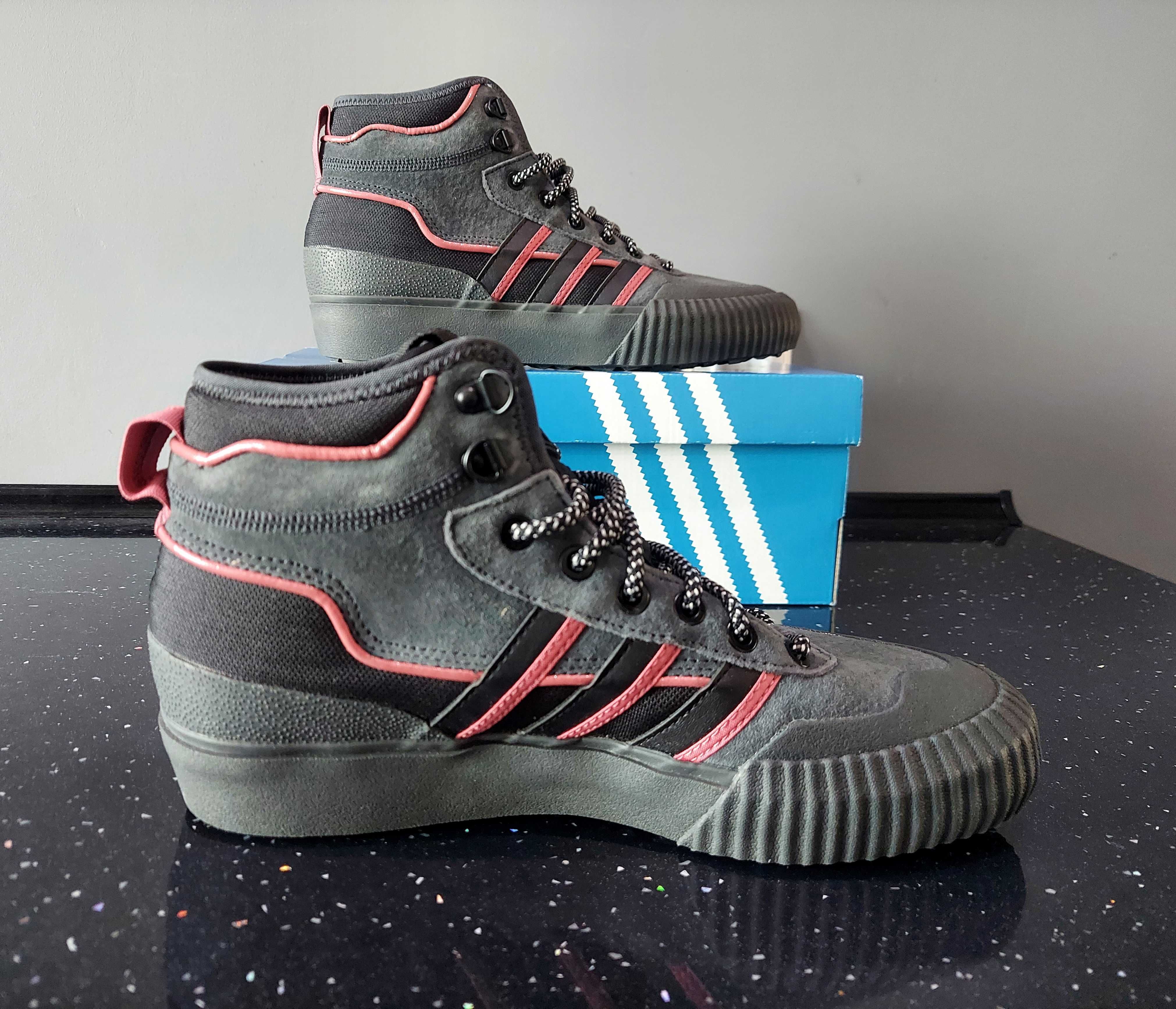 Adidas ocieplane buty sportowe Akando ATR r. 42 2/3 | GX2066