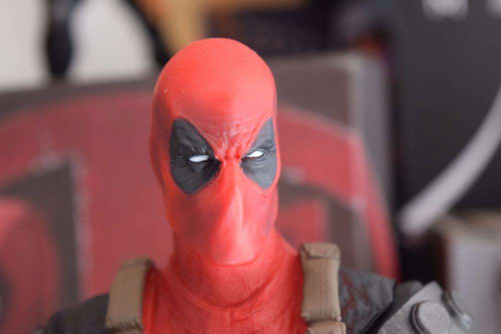 Mega figura Dead Pool de 30cm com base da CRAZY TOYS