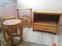 Zestaw mebli rattanowych, stoli, szafka, taboret