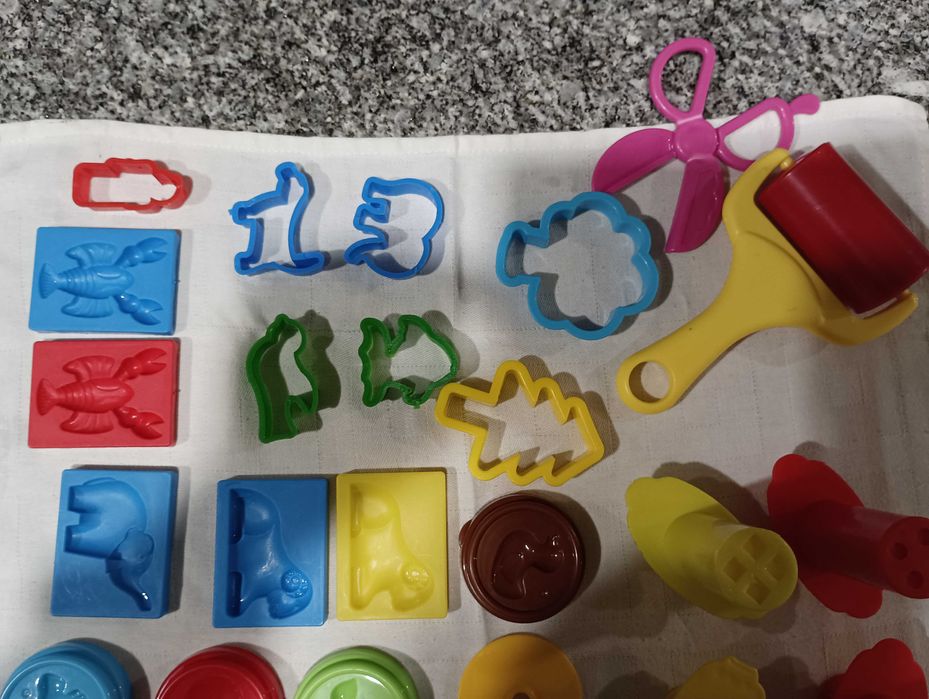 Vendo acessórios / moldes para plásticina