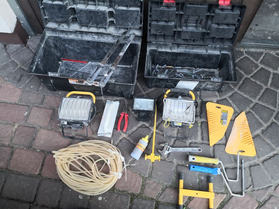 Skrzynka narzędziowa, 2szt halogen, narzędzia