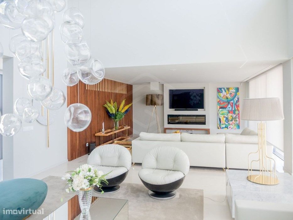 Moradia de estilo contemporâneo e com linhas modernas, Pinhal Velho...