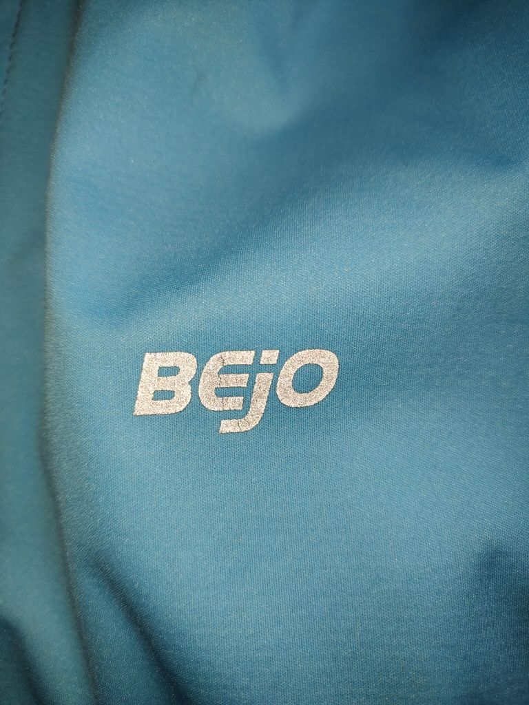 Używany dziecięcy softshell Bejo 158.