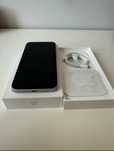 Fioletowy iPhone 14