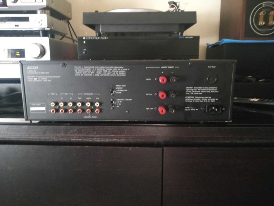 Pré-mplificador /processador Adcom GSP-560