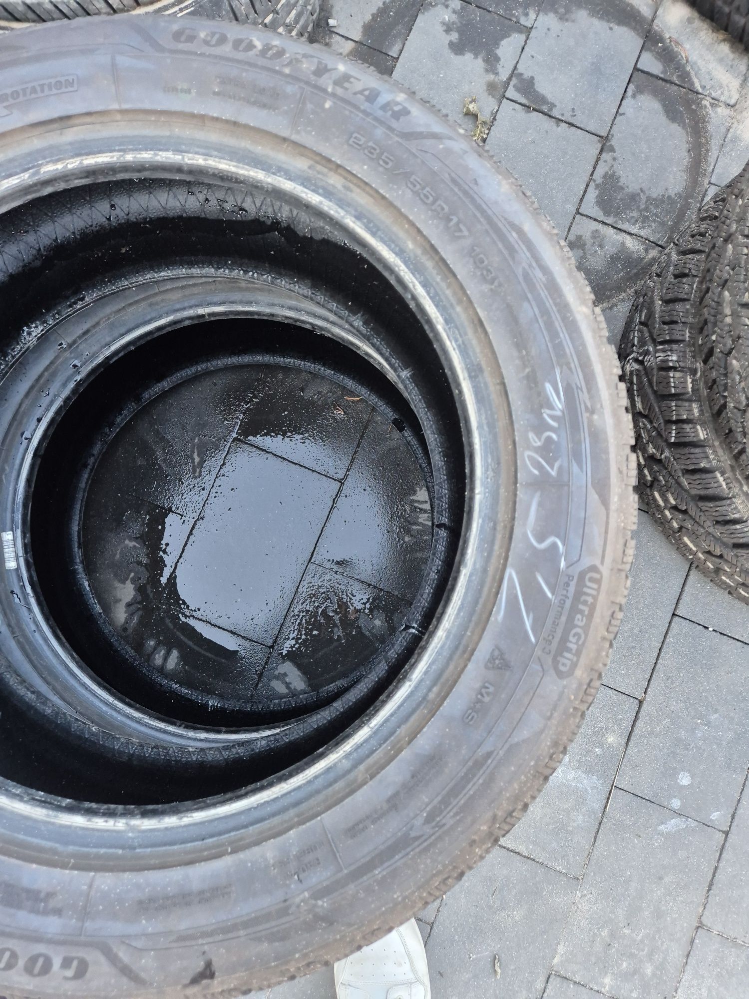 Opony zimowe 235 55 r17 goodyear ultragrip performance3 7,5mm 23r nr9