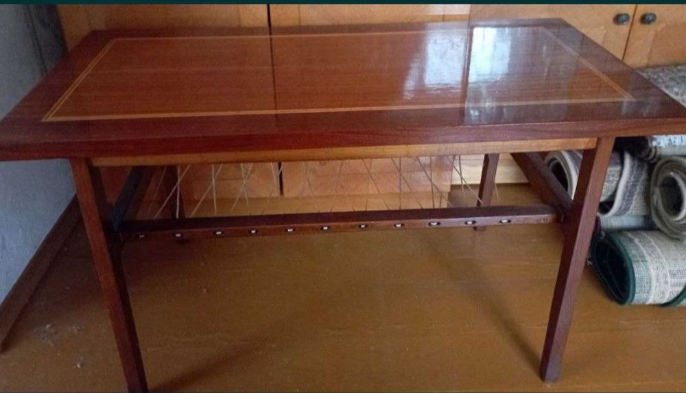 Журнальний столик