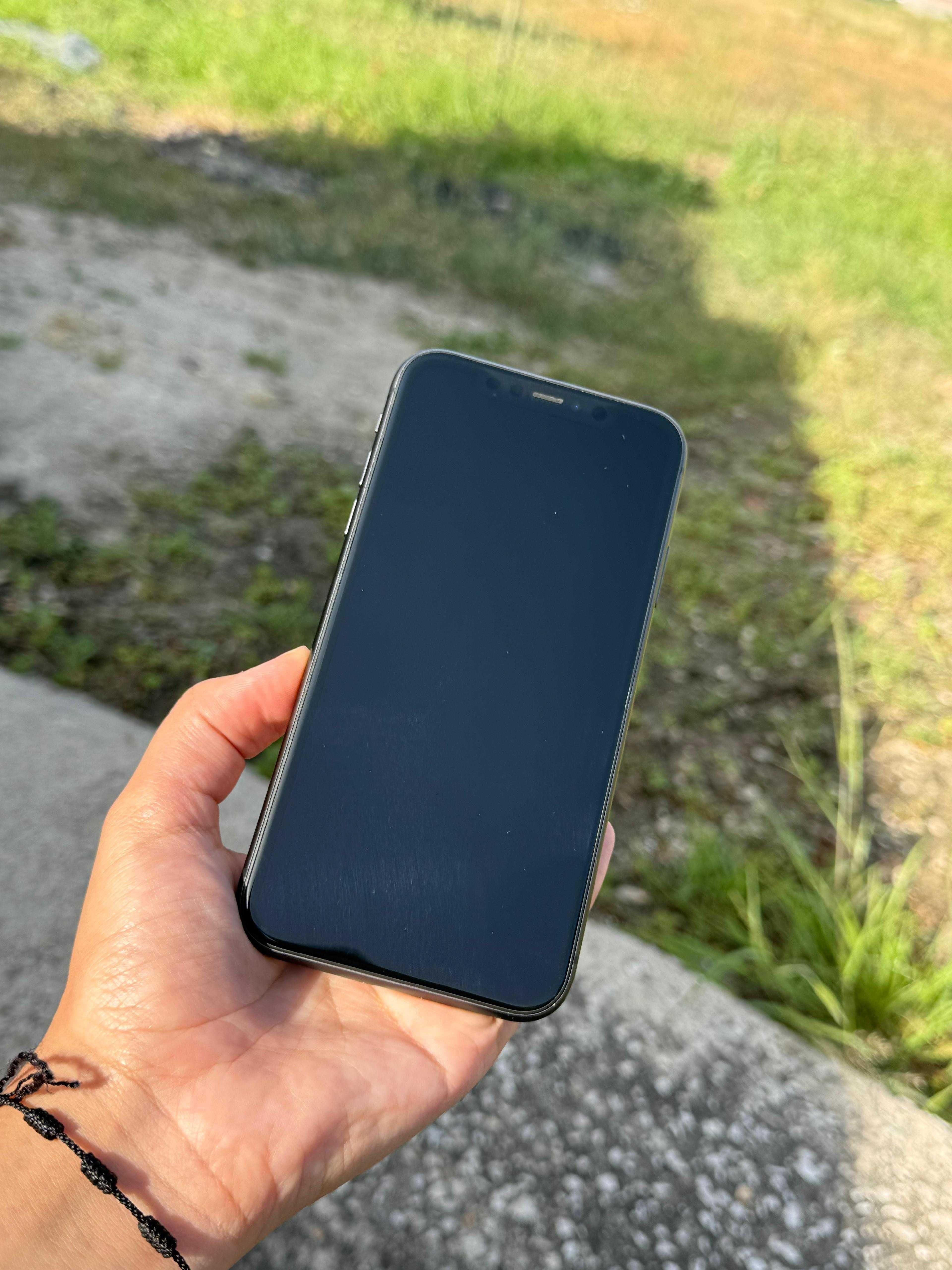 iPhone 11 preto 128GB com acessórios