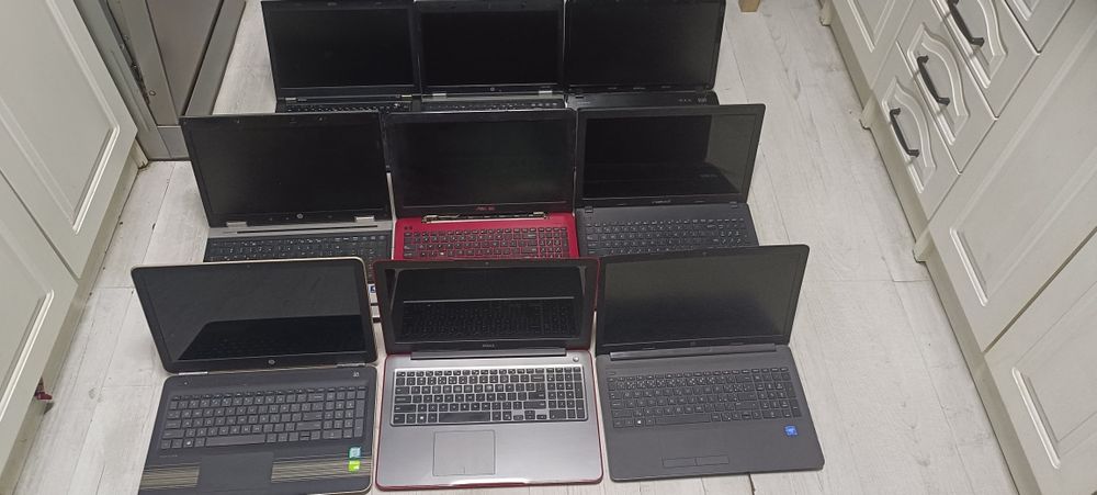 Pakiet laptopów 9 sztuk
