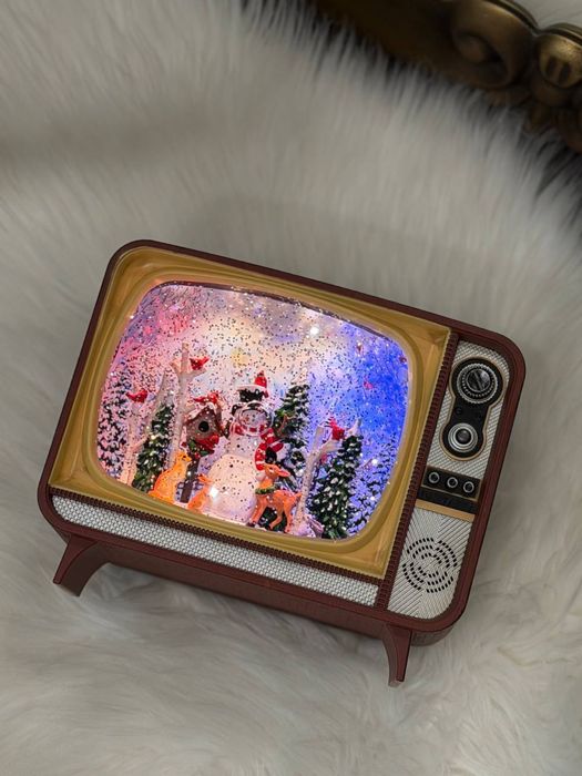 Новорічний потяг, поїзд, телевізор