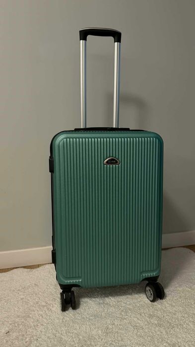 Walizka podróżna na kółkach z OCHNIK - okazyjna cena