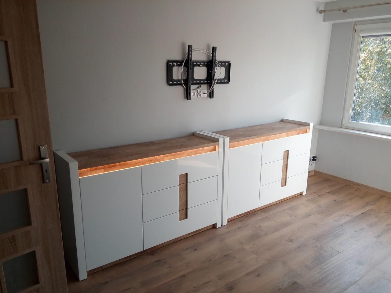 Wynajmę 2 pokoje , 1 piętro , oś.Niebrów