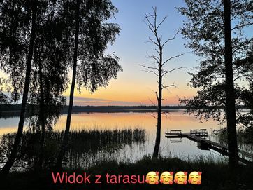 Dom nad jeziorem Leleszki z linią brzegową