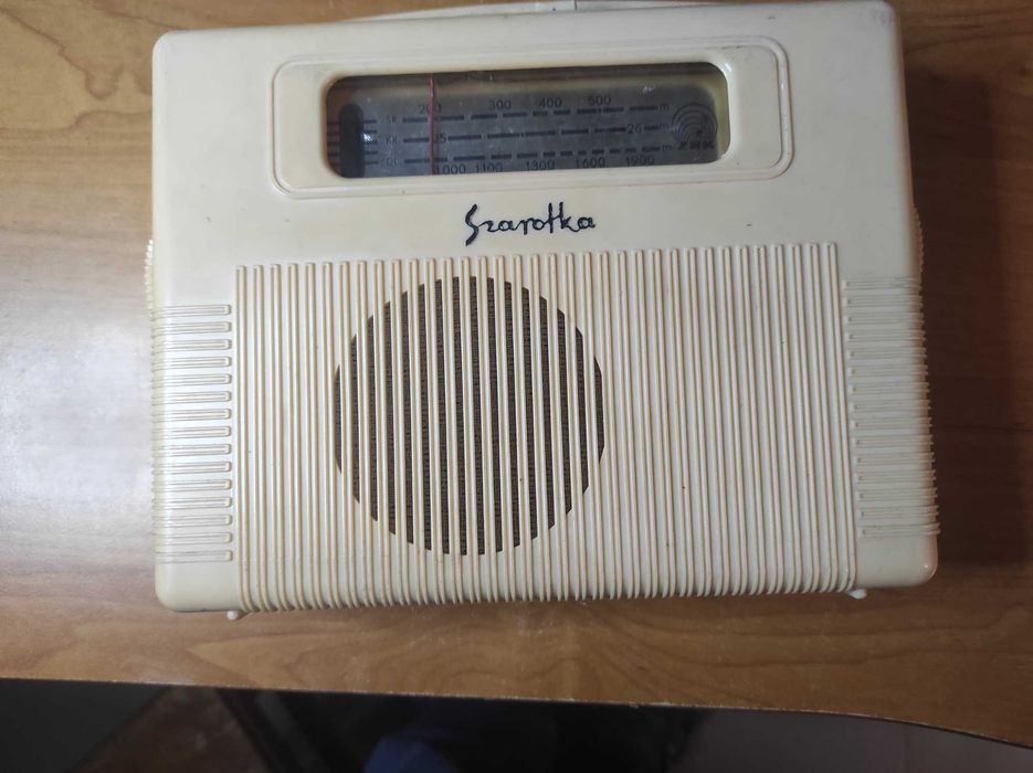 Radio SZAROTKA z zasilaczem.