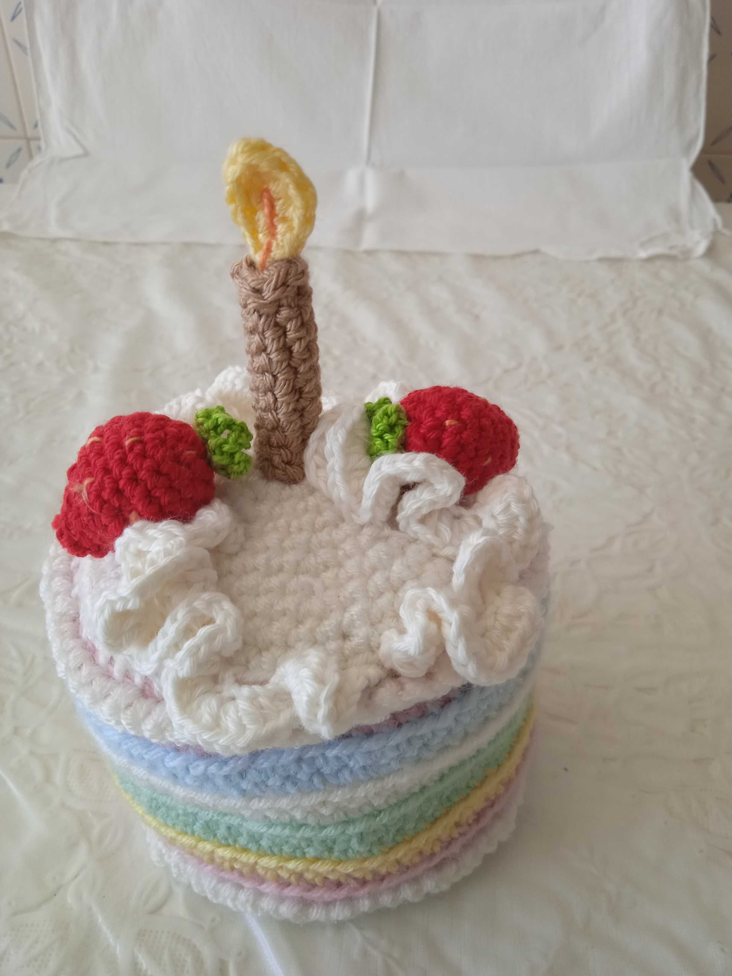 Bolo com vela amigurumi