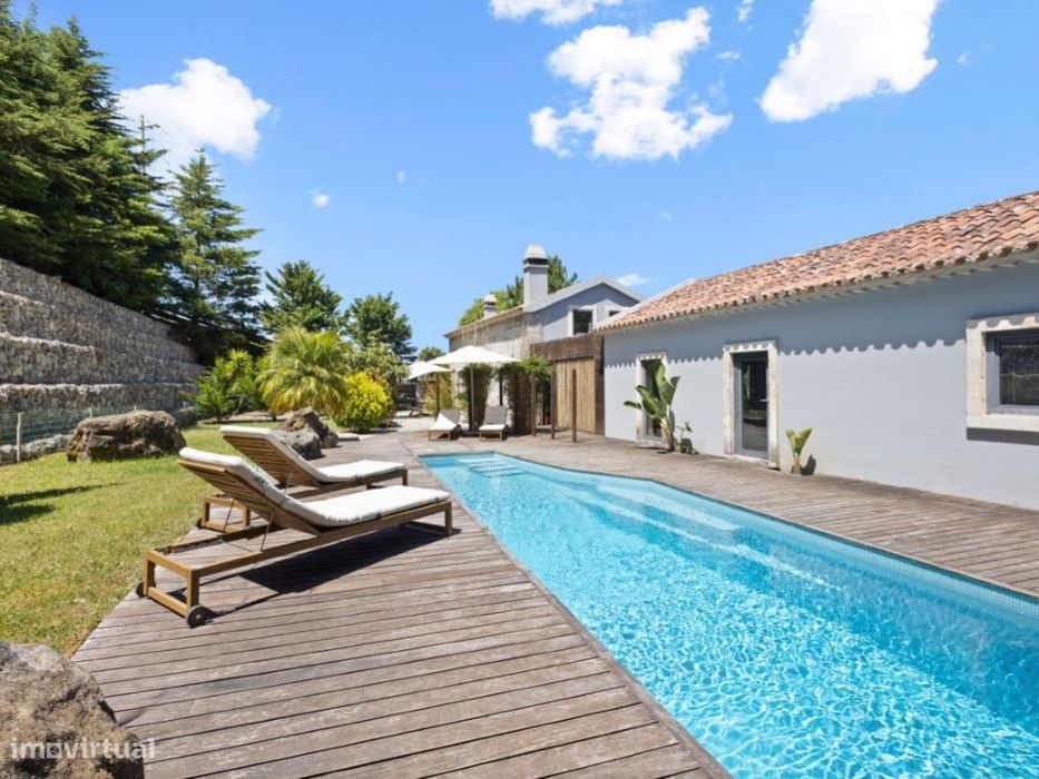 Moradia Exclusiva: Natureza, História e Praia à Porta