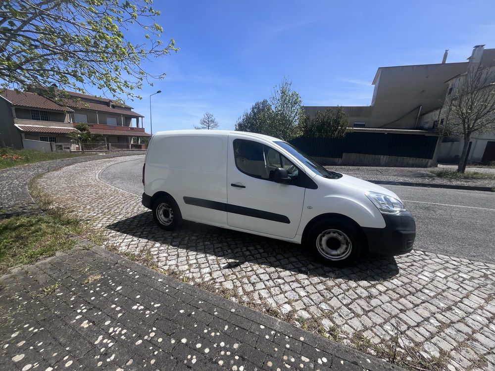 Citroen Berlingo c/GPS 2 lugares 2018