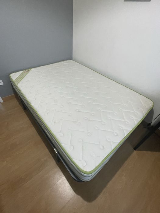 Colchão com estrado
