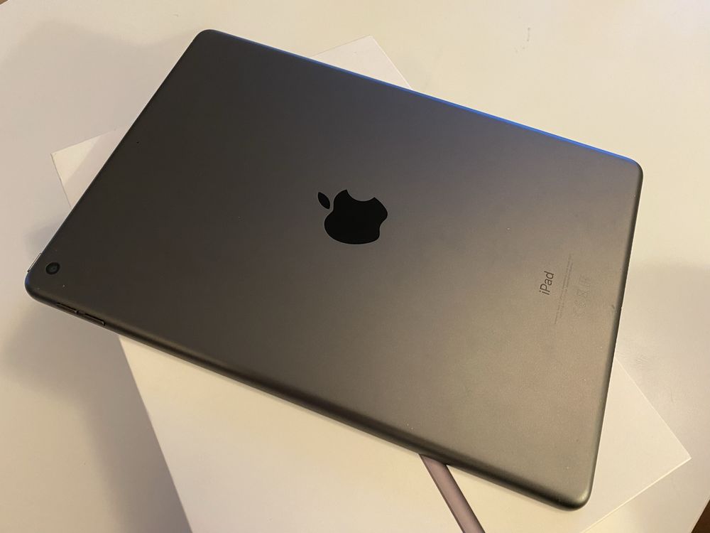 Apple ipad 7 generacji w zestawie z rysikiem i etui
