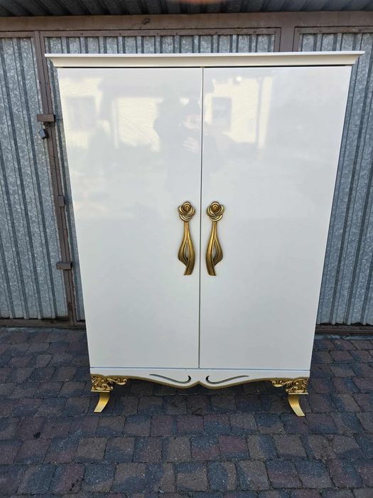 Piekna unikatowa szafa na Biala Diamenty