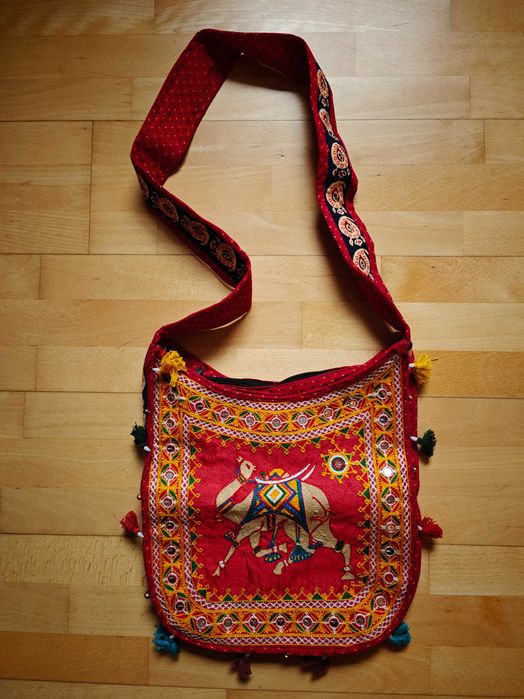 Etniczna torba indyjska z motywem wielbłąda