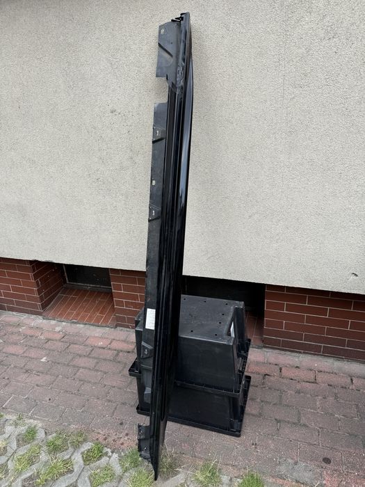 Mercedes w206 AMG C klasa prawy próg OE