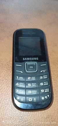 Продам кнопочный телефон Samsung.