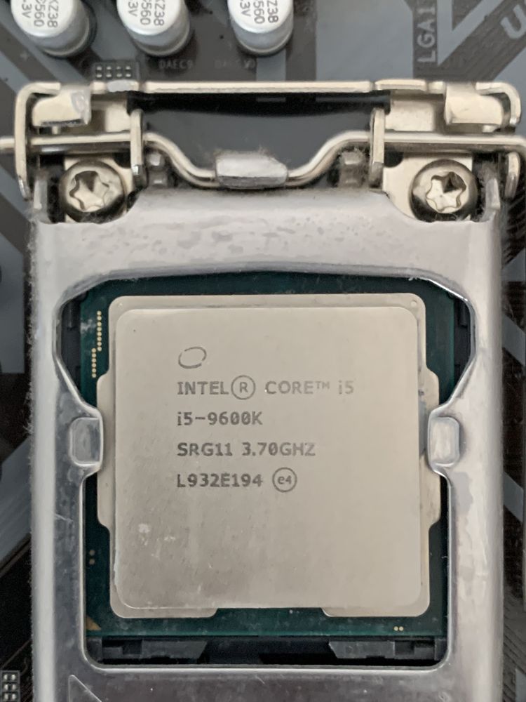 Cały komputer: i5 9600k + asus 1060 3gb + 16ram