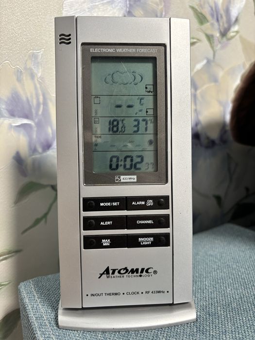 Метеостанція Atomic,термометр,годинник