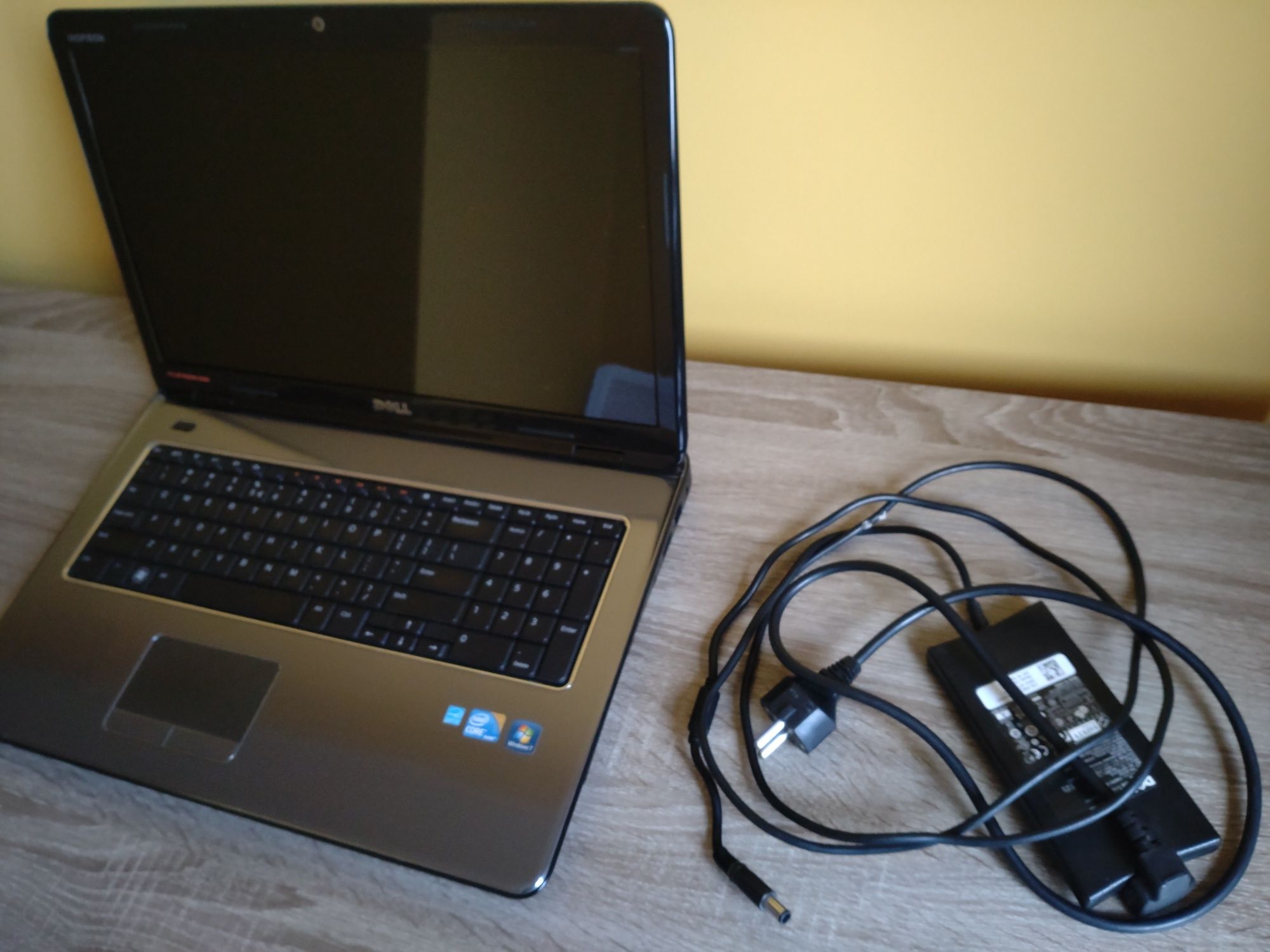 Laptop Dell Inspiron 7010 17" uszkodzony