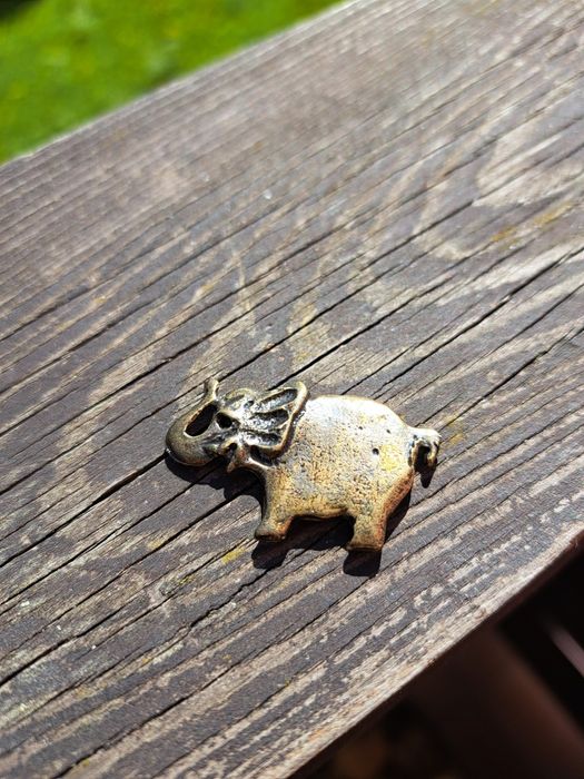 Posążek słoń z monetą 1grosz