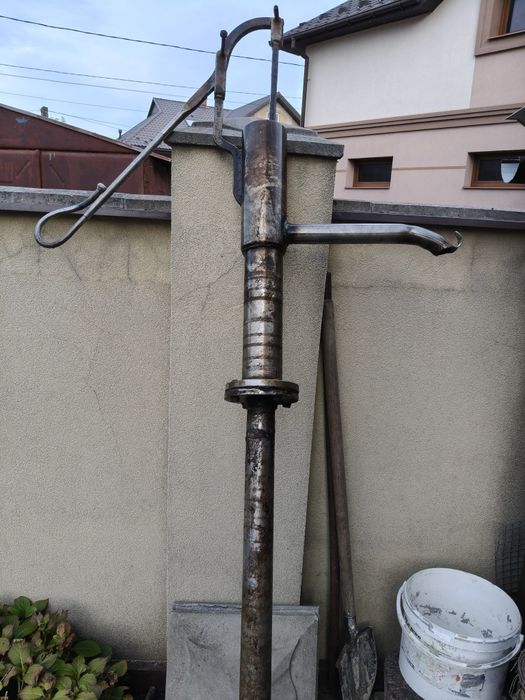 Колонка водяна , нова не використовували ,закинута в гаражі була